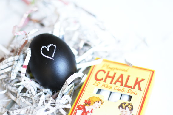 Oster Dekoration: DIY Tafelack Eier - Chalk Eggs
