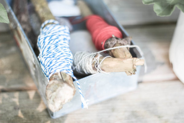 Upcycling DIY: Garnrollen aus alten Stöckchen