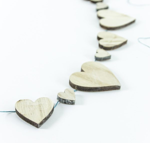 DIY Herzgirlande aus Holz - Deko für alle Jahreszeiten und für den Valentinstag