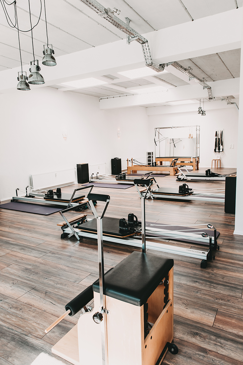 Fitness-Training an Geräten oder auf der Matte im schönsten Studio in Kiel.