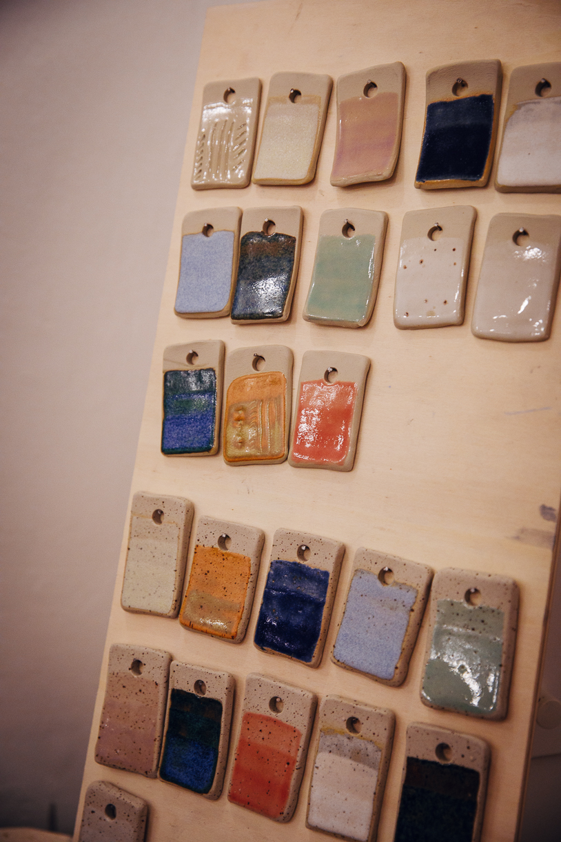 Glasuren für die Keramik. Töpfern in Kiel - Workshop im Studio JOBA. titatoni.de