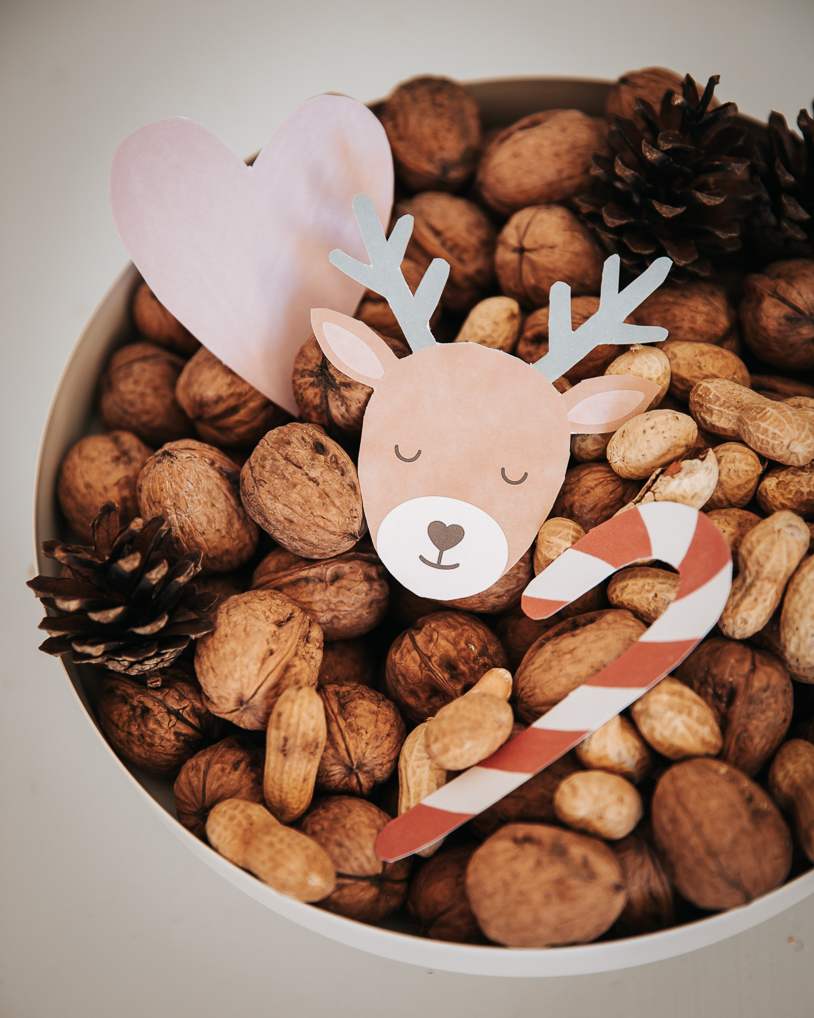 Moderne Weihnachtsdeko: Girlande aus Papiermotiven, Weihnachten DIY, kostenloser Download. titatoni.de