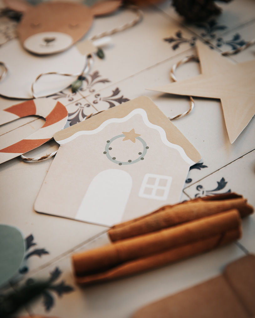 Kostenlose Weihnachtsdeko zum Ausdrucken – eine skandinavische Girlande für euer Zuhause. titatoni.de